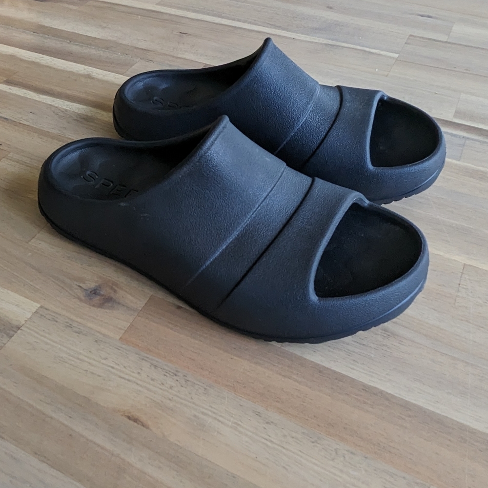 Sperry Float Slides‎